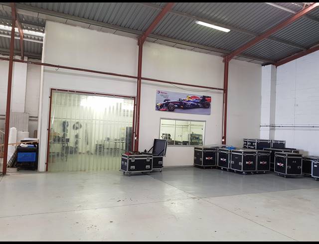 1,300M² WAREHOUSE TO LET IN KILLARNEY GARDENS